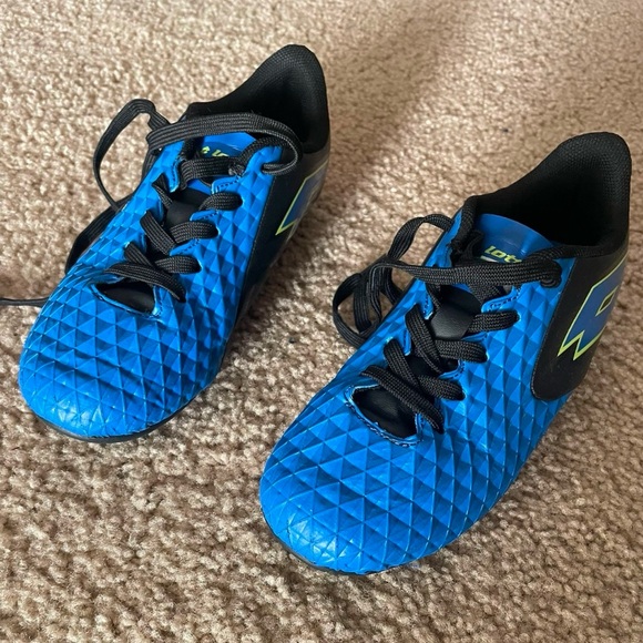 Lotto Boys Soccer Cleats - Picture 2 of 2
